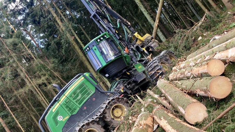 Harvester-Beifällen – Forst- & Baggerbetrieb Kronfeldner