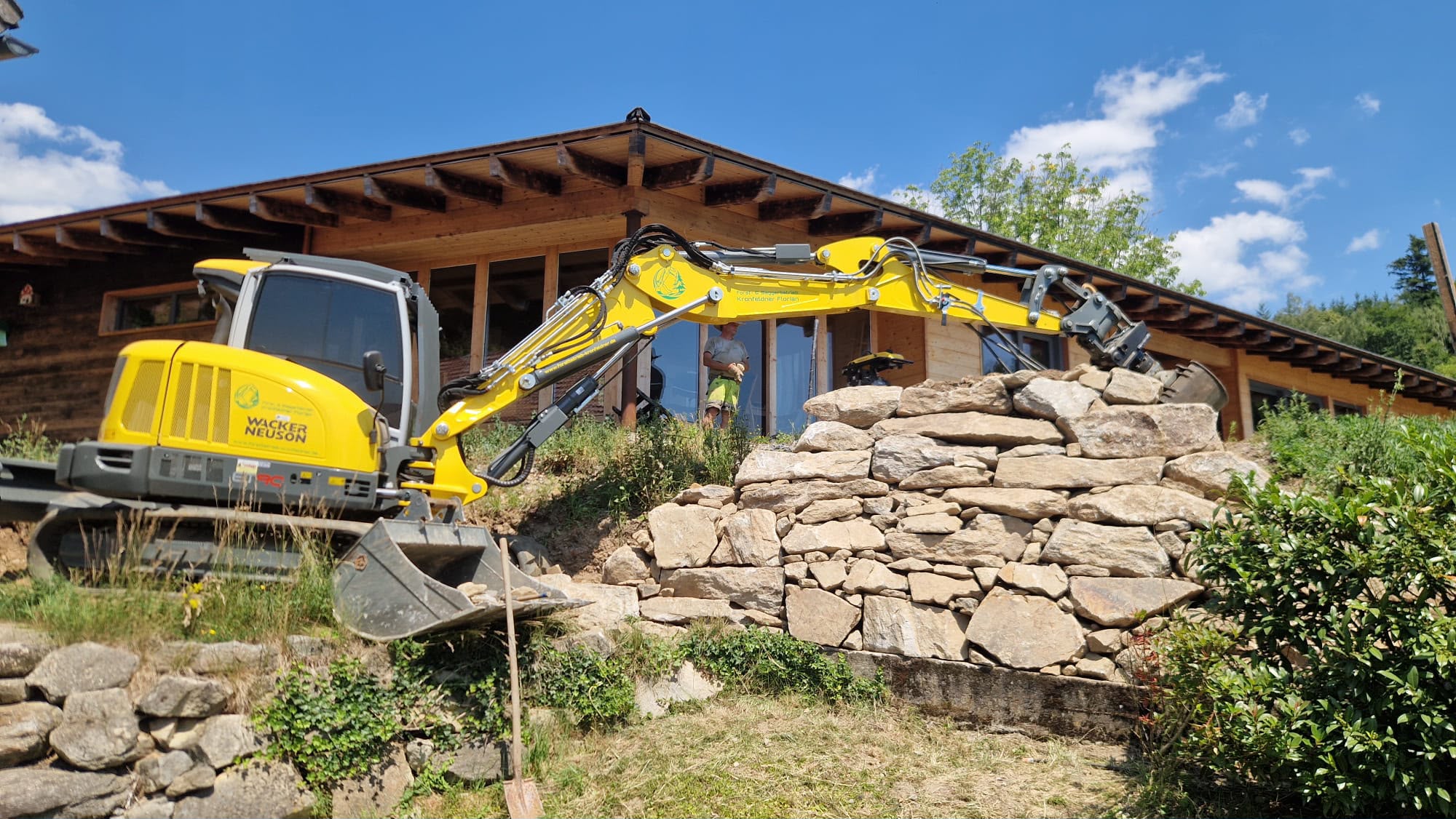 Forstbetrieb Kronfeldner bei der maschinellen Holzernte mit Harvester im Fichtenbestand, Bayerischer Wald